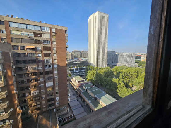 Imagen visual de una oportunidad de comprar un piso en Tres Cantos. Panorámica visual desde la ventana